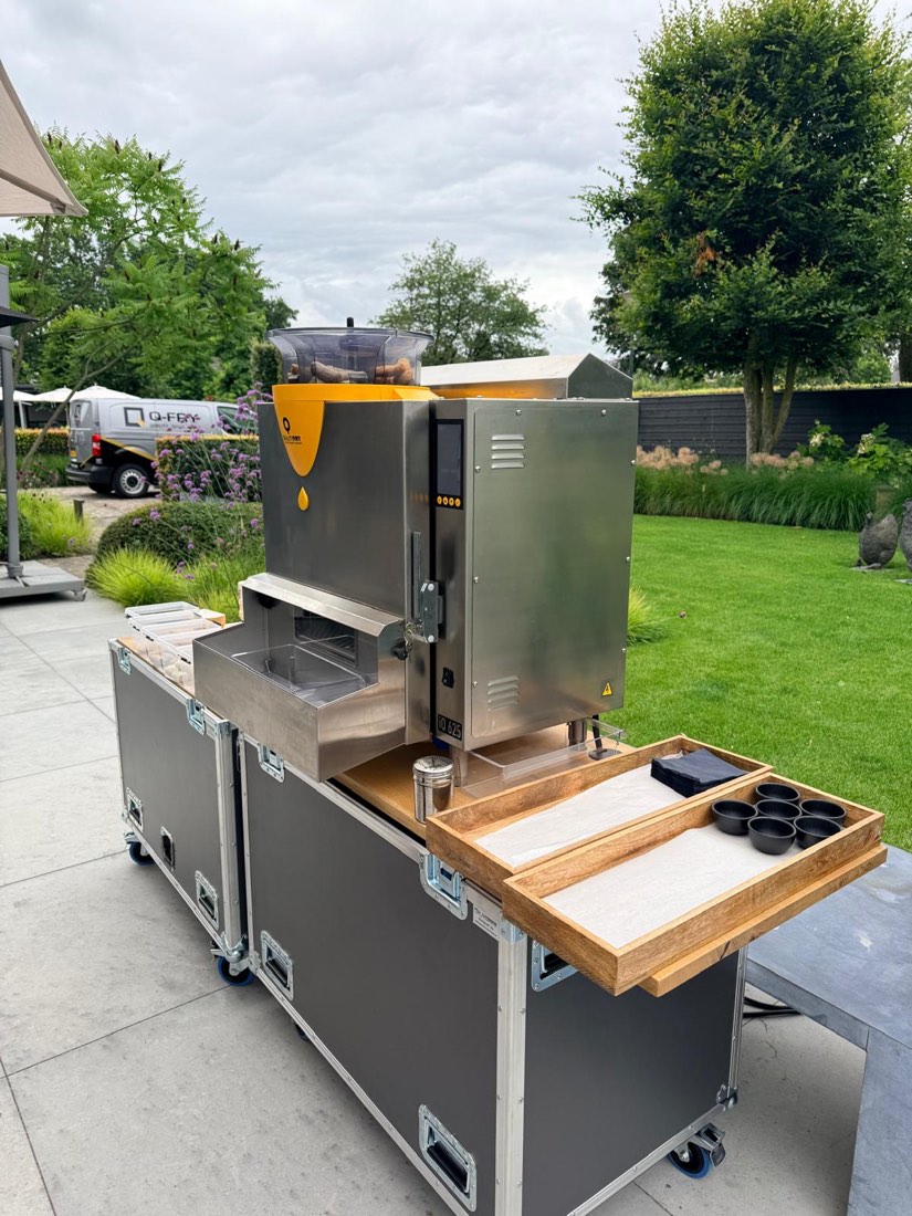 Q-Fry in bedrijf: verse warme snacks worden geserveerd op locatie